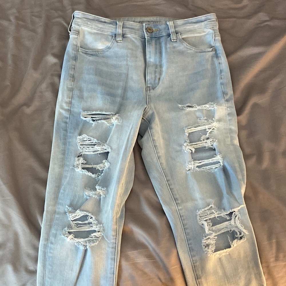 NWOT AE skinny ripped jeans size 8. High-waisted.